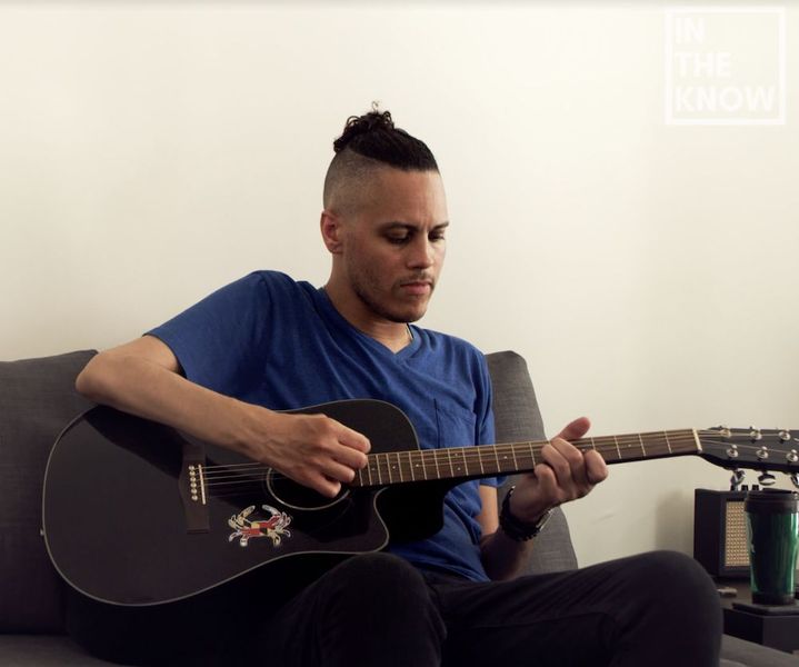 Tento hudebník žijící se vzácnou svalovou poruchou inspiruje ostatní