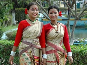 Amanyathelo okuya kwi-A Mekhla okanye kwi-Assamese Style Saree