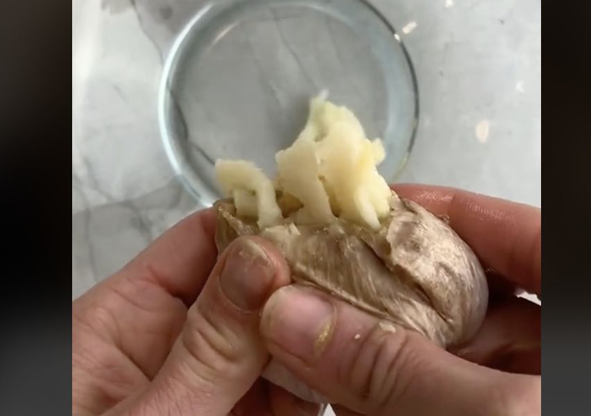 Blogger deli preprost trik za pripravo kremaste veganske omake Alfredo