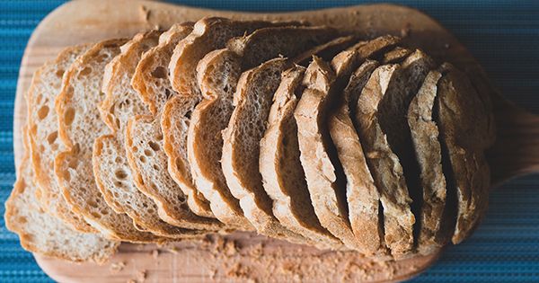 Πώς να ξεπαγώσετε το κατεψυγμένο ψωμί χωρίς να το καταστρέψετε