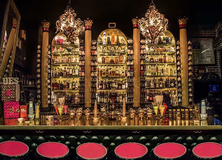 12 ferburgen bars en Speakeasies yn NYC wurdich sykjen