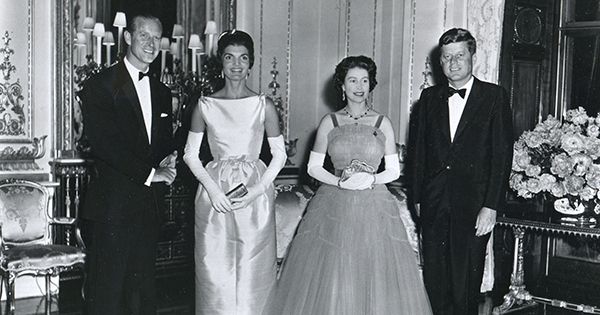 An Regina Elisabeth II & Jackie Kennedy Frenemies IRL seu Just on 'Corona'?
